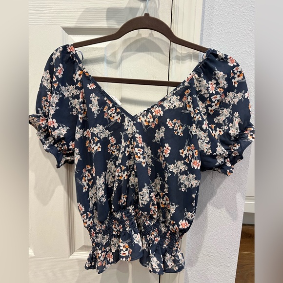 Sienna Sky v-neck blue floral women’s blouse in small - Picture 2 of 3
